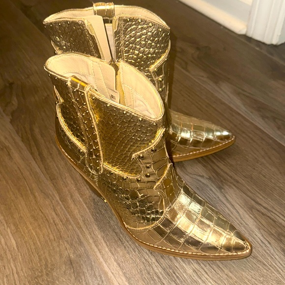 Gold croc ankle boots. New without Tags - Picture 1 of 5